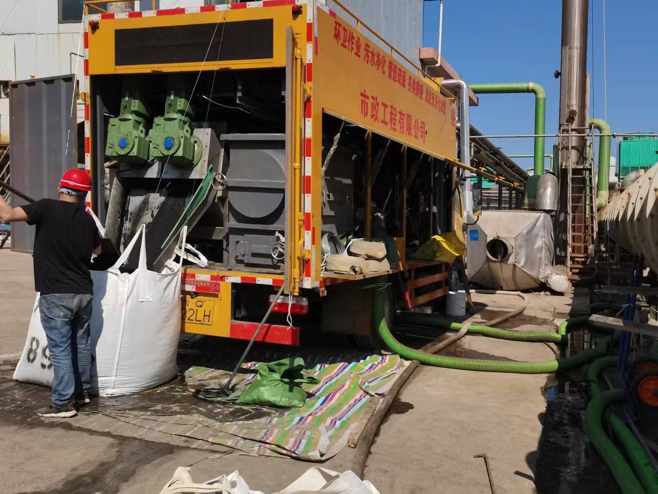 爱辉淤泥压干处理